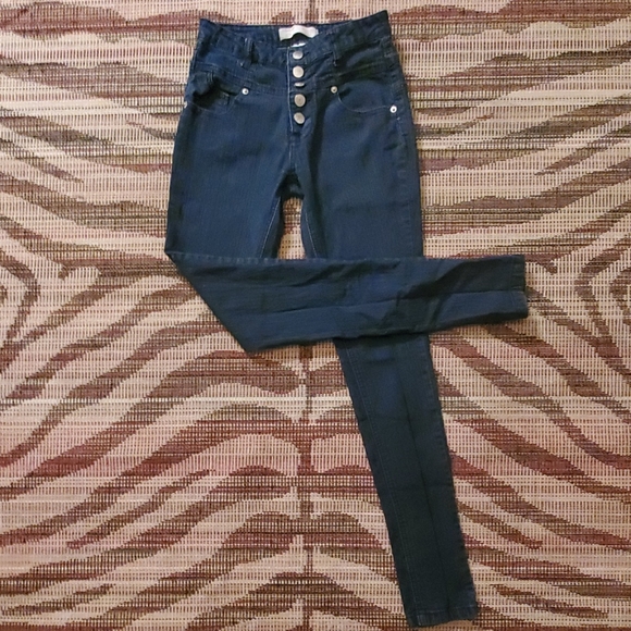 High Waisted Jeans - No Boundaries - Picture 2 of 4